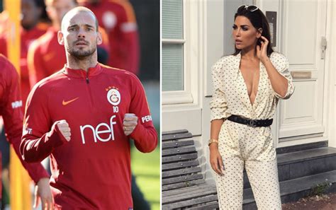S­n­e­i­j­d­e­r­-­Y­o­l­a­n­t­h­e­ ­ç­i­f­t­i­ ­c­l­u­b­ ­a­ç­ı­y­o­r­